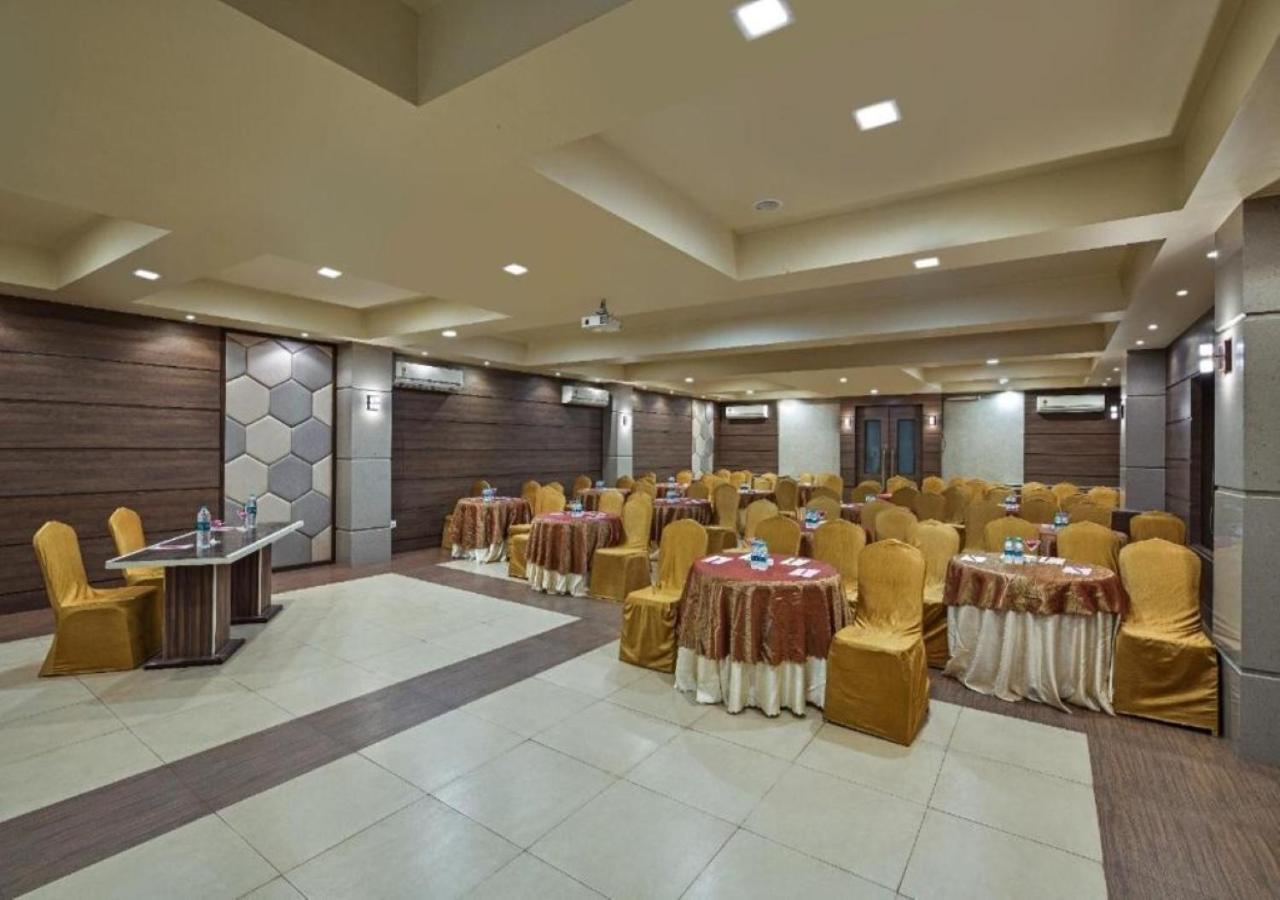 Meritas Crystal Resort Lonavala Εξωτερικό φωτογραφία