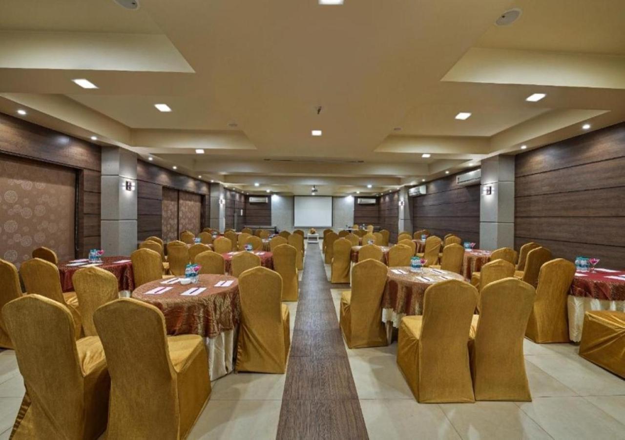 Meritas Crystal Resort Lonavala Εξωτερικό φωτογραφία